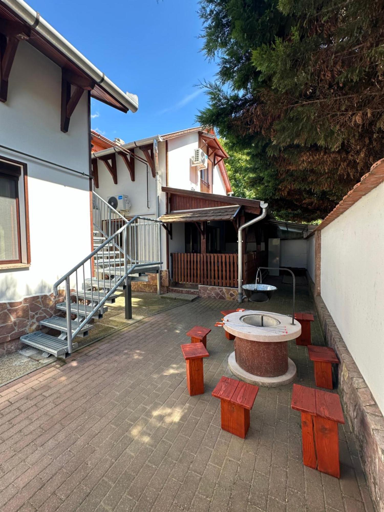 Harmony & Wine Eger Apartment Exterior foto